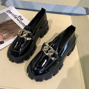 2021 Yeni Siyah Platformu Flats Ayakkabı Kadın Loafer'lar Tekne Ayakkabı Üzerinde Kayma Sonbahar Ofis Metal Zincir Tasarımcı Rahat Deri Oxfords