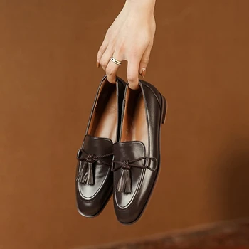 2022 Yeni İlkbahar / Sonbahar Kadın Ayakkabı Hakiki deri ayakkabı Kadın Moda Püskül Pompaları Yuvarlak Ayak Düşük Topuk Kadın Loafer'lar kahverengi ayakkabı