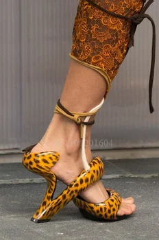 2022 Yeni kadın Riband Tasarım Sandalet Gladyatör Enjeksiyon Ayakkabı Karışık Renkler Garip Tarzı Üzerinde Kayma Modern Moda Yüksek Topuklu