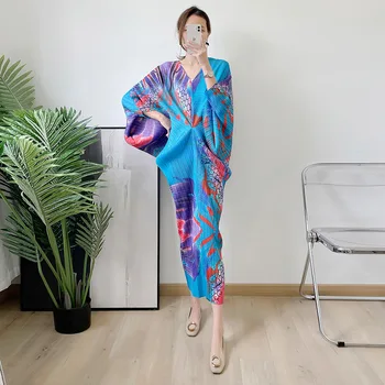 CHP artı boyutu Elbise kadınlar için Miyake Pilili Moda Baskılı Yüksek Sokak Batwing Kollu V Yaka Gevşek Ayak Bileği Uzunlukta Elbiseler Gelgit