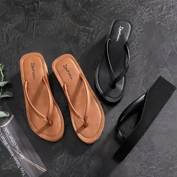 Dikili plaj ayakkabısı Platform terlikleri yaz aylarında kadınlar için moda Yüksek topuklu ve parmak arası terlikli kaymaz plaj parmak arası terlikleri
