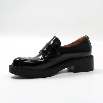 GUIDIBASIC Hakiki İnek Deri 2022 Bahar Yuvarlak Ayak Zincir Dekorasyon Bayanlar Patent Deri platform ayakkabılar Loafer'lar Kadın