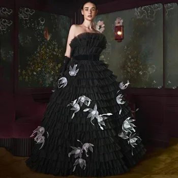 Straplez Kadın Giyim A-line Ruffles Siyah Abiye Katmanlı Tül Balo Kat Uzunluk Balo Elbise Aplike Çiçekler