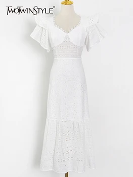 TWOTWINSTYLE Zarif Beyaz Hollow Out Elbise Kadınlar Için V Boyun Kısa Kollu Yüksek Bel Katı Orta Elbiseler Kadın Yaz Yeni Giysi